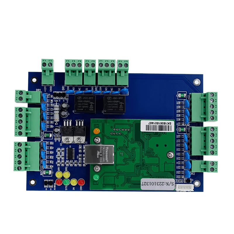 มุมมองด้านหน้าของคอนโทรลเลอร์ทางเข้า TCP/IP สำหรับหนึ่ง สอง หรือสี่ประตู AC01 AC Ethernet โดยแสดงโมดูลรีเลย์ และโมดูลและพอร์ตเครือข่าย เพื่อให้เห็นส่วนประกอบด้านหน้าอย่างชัดเจน.
