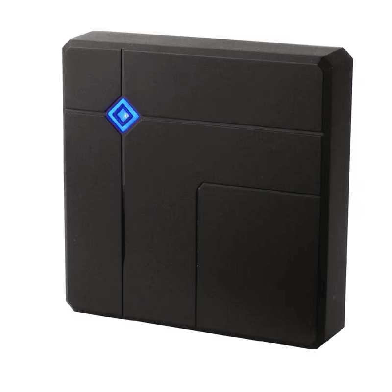 มุมมองด้านหลังของเครื่องอ่านบัตร RFID สองความถี่สำหรับประตูกลางแจ้ง 806a Wiegand RS485 RS โดยแสดงอินเทอร์เฟซสื่อสารสำหรับเชื่อมต่อระบบ ชุดสายไฟและสายสื่อสาร แผ่นและขายึดสำหรับติดตั้ง และรูปแบบการติดตั้งบนผนัง เพื่อให้เห็นส่วนประกอบด้านหลังอย่างชัดเจน.