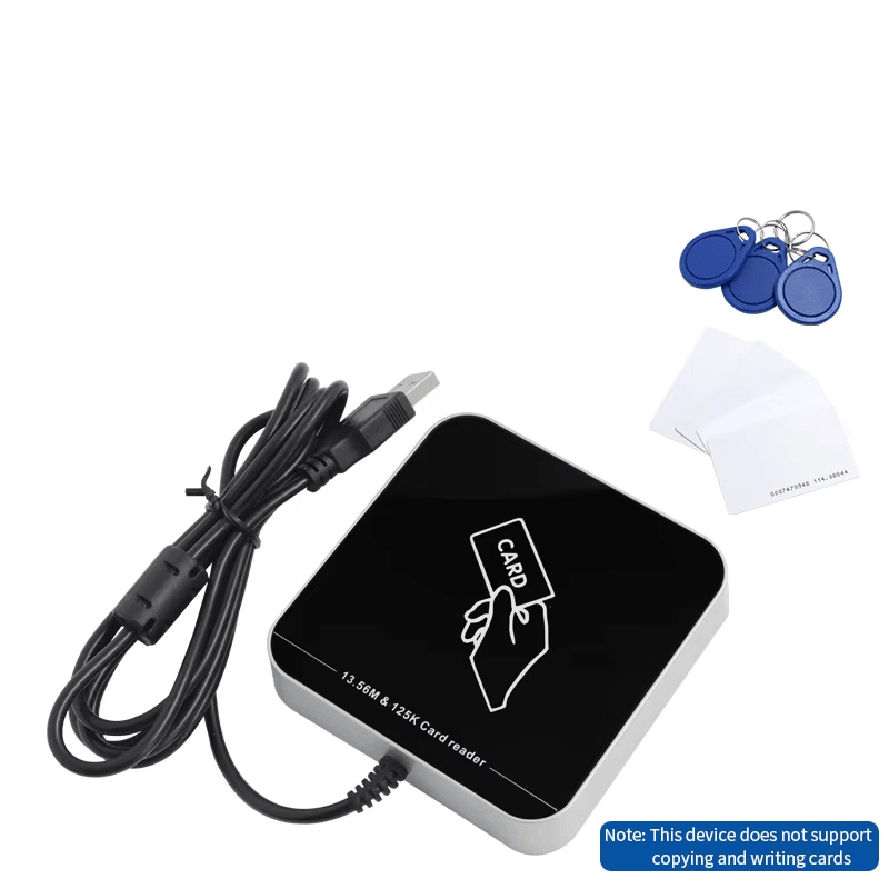 ภาพนี้แสดงเครื่องอ่าน RFID สองความถี่ USB สำหรับบัตร ID/IC/NFC ZY-T304 โดยแสดงการเชื่อมต่อ USB.