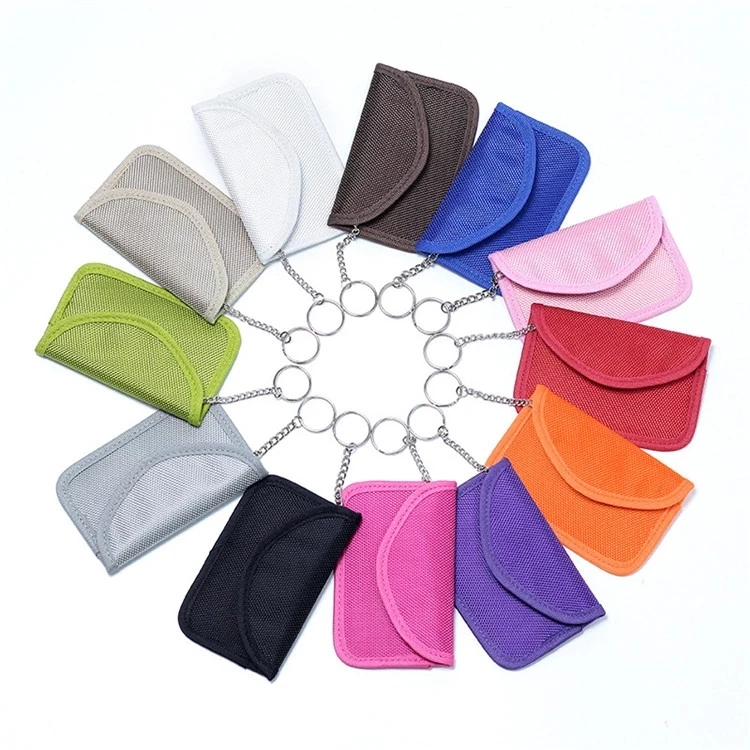 กระเป๋าบล็อกสัญญาณ RFID หนังแท้สีดำระดับมืออาชีพ นำเสนอในฐานะอุปกรณ์จัดระเบียบที่โฉบเฉี่ยวและเชื่อถือได้สำหรับความปลอดภัยทางดิจิทัลและการพกพาในชีวิตประจำวัน