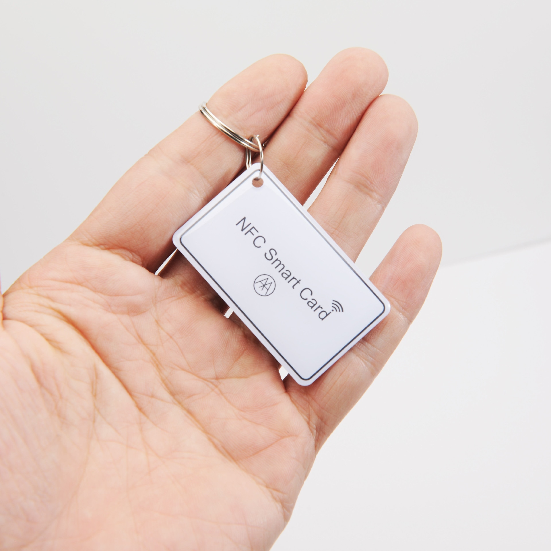 ภาพที่ 5: ภาพรวมผลิตภัณฑ์หลายชิ้นของแท็กกุญแจสมาชิก RFID พร้อมชิปทดสอบสำหรับเข้าออก IP65 โดยเน้นอีพ็อกซี และโครงสร้างกันน้ำและฝุ่น.