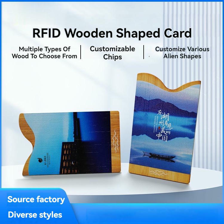 ภาพที่ 5: ภาพนี้แสดงบัตรไม้เมเปิล RFID สำหรับของขวัญและแบรนด์ โดยเน้นไม้ธรรมชาติ โครงสร้างกันน้ำและฝุ่น ความทนทานต่อความชื้นและสภาพกลางแจ้ง และความทนทานต่อรอยขีดข่วนและการใช้งานบ่อย.