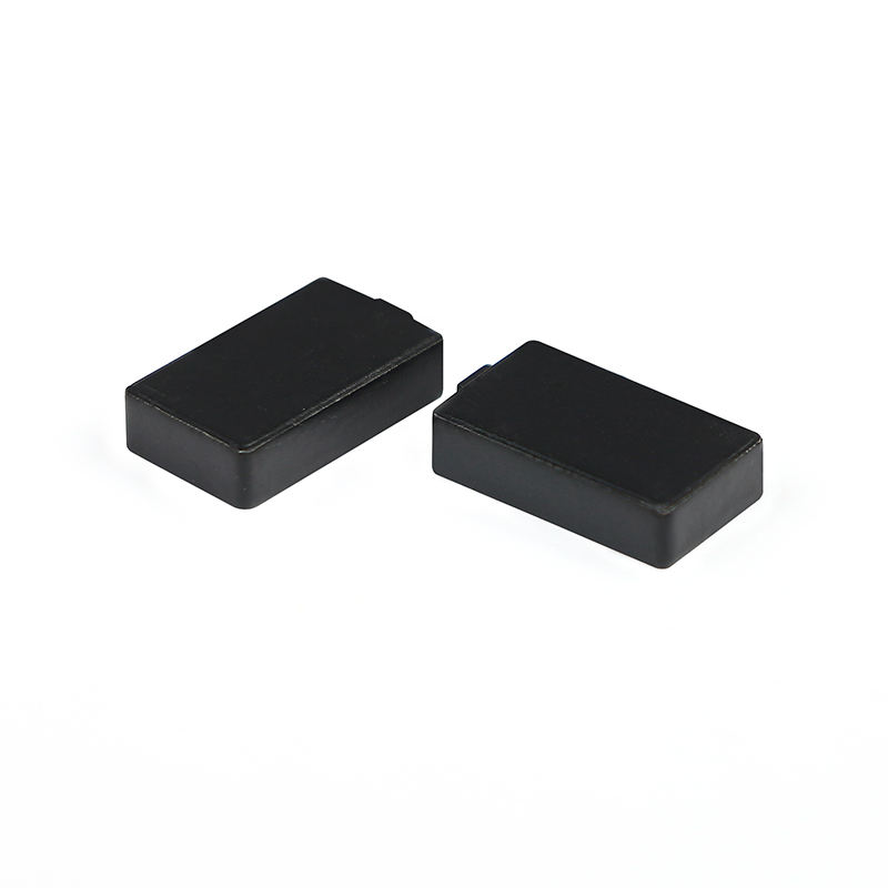 5) ภาพนี้แสดงแท็ก RFID เซรามิกป้องกันโลหะสำหรับเครื่องมือและไอที C1207-1 12x7mm โดยเน้นเซรามิก ขนาดกะทัดรัด และสัดส่วนและขนาดของผลิตภัณฑ์.